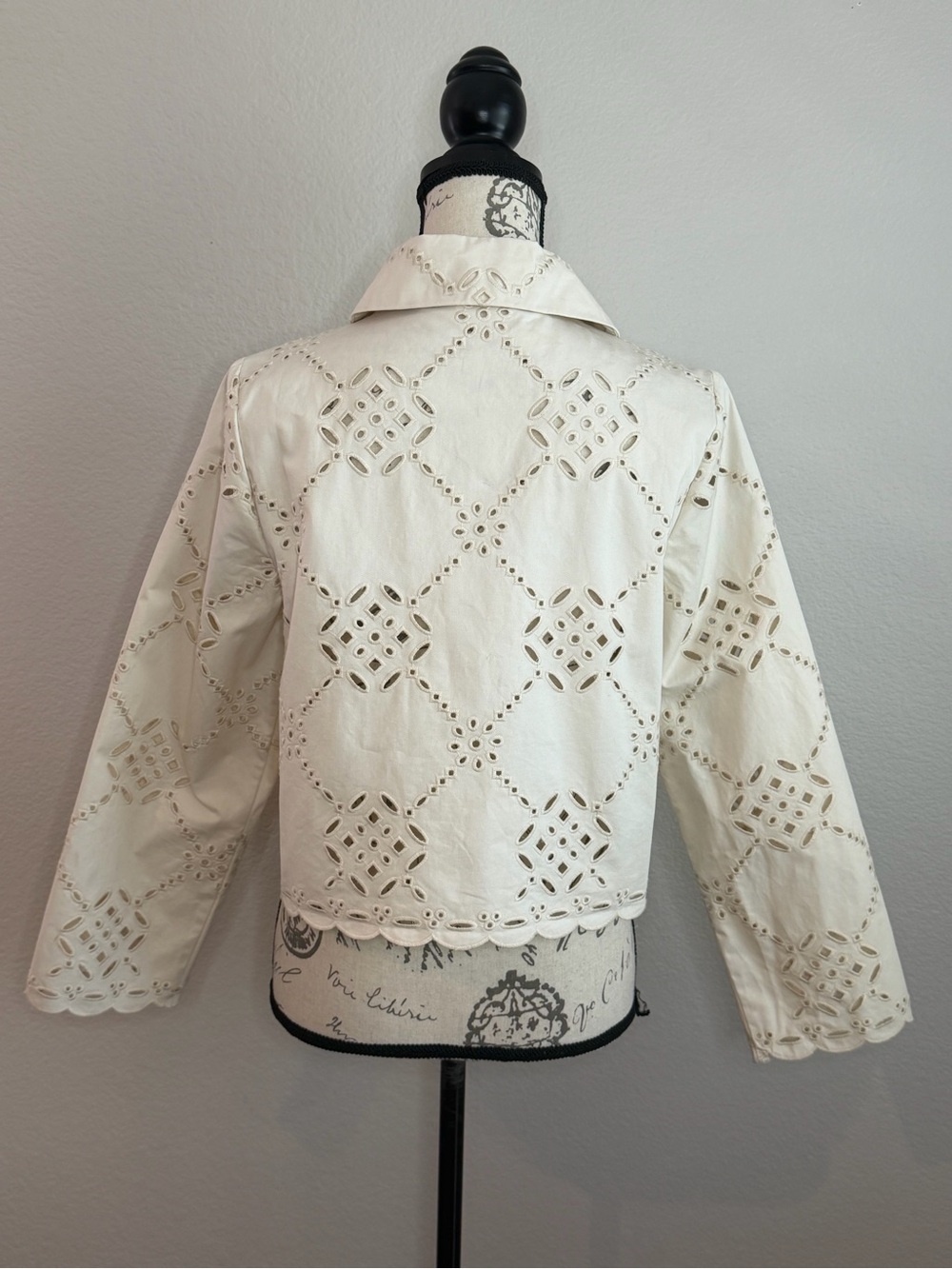Veronica Beard Adelaide Eyelet Jacket Ecru Cotton Scalloped Cropped Size 2 - Picture 3 of 7